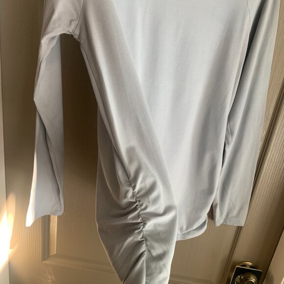 Shambhala Light Grey Ruched Back Keyhole Top | L | Athleisure Essential - Picture 6 of 7
